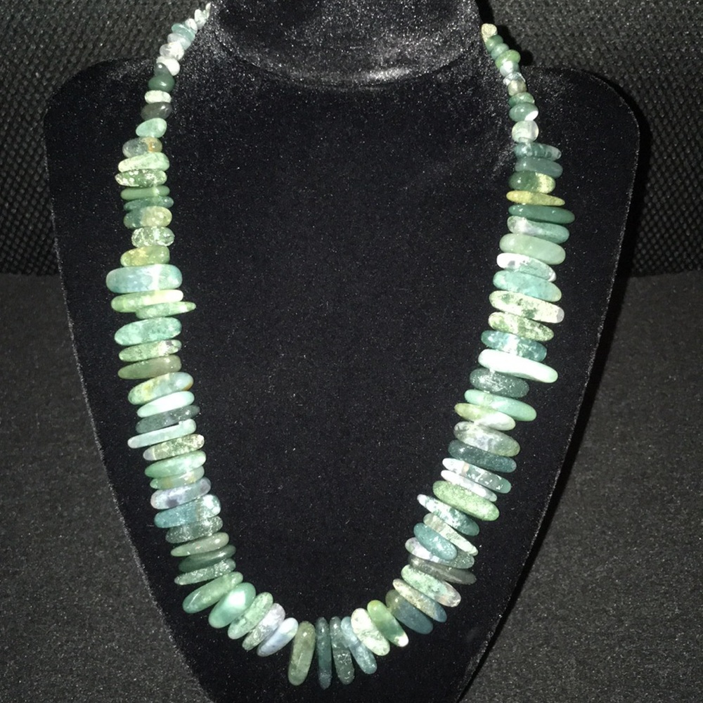 Green stone 20” women’s Necklace